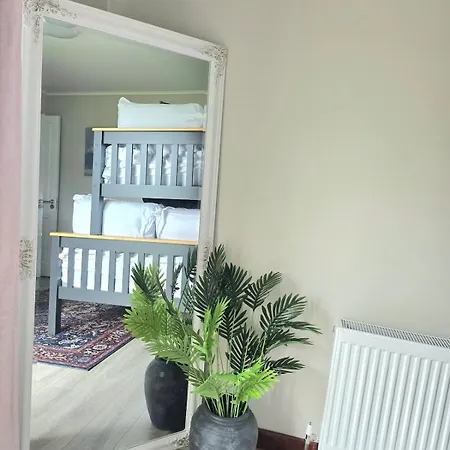 Abbey 4 Bedroom Apartment *